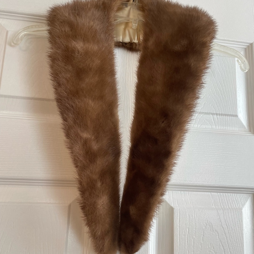 Luxurious Mink collar- like new!